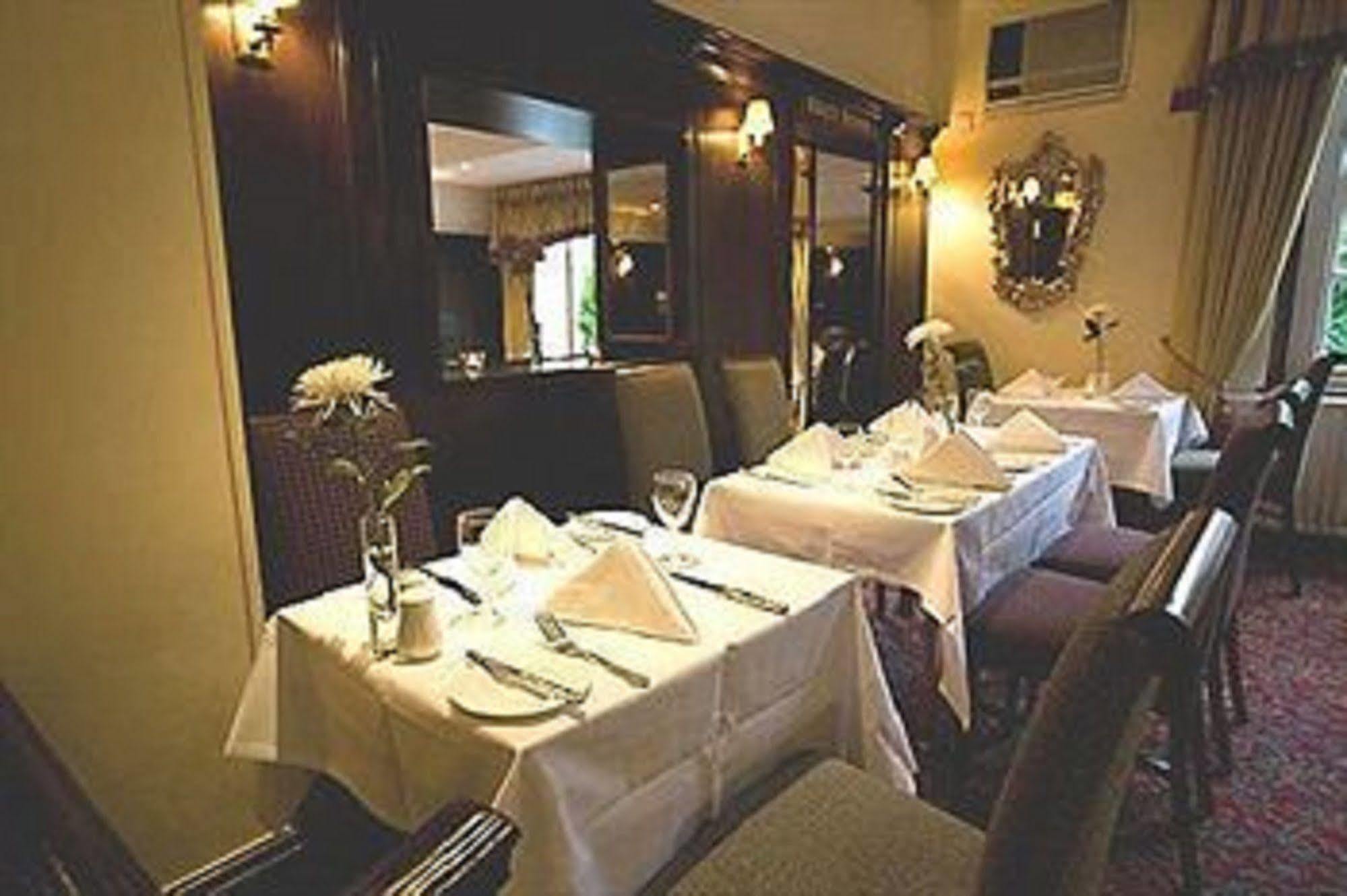 Warren Lodge Shepperton Restaurant photo
